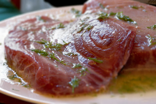 How to Choose the Freshest Yellowfin Tuna Steaks